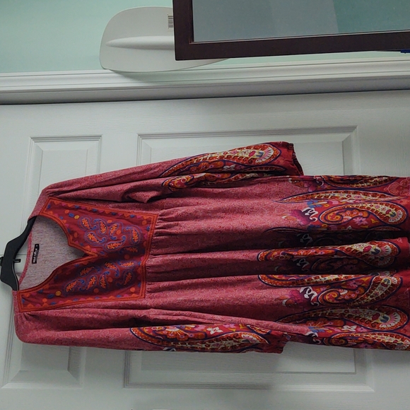 White Mark Dresses & Skirts - White Mark Embroidered Plus Size Sweater Dress NWoT